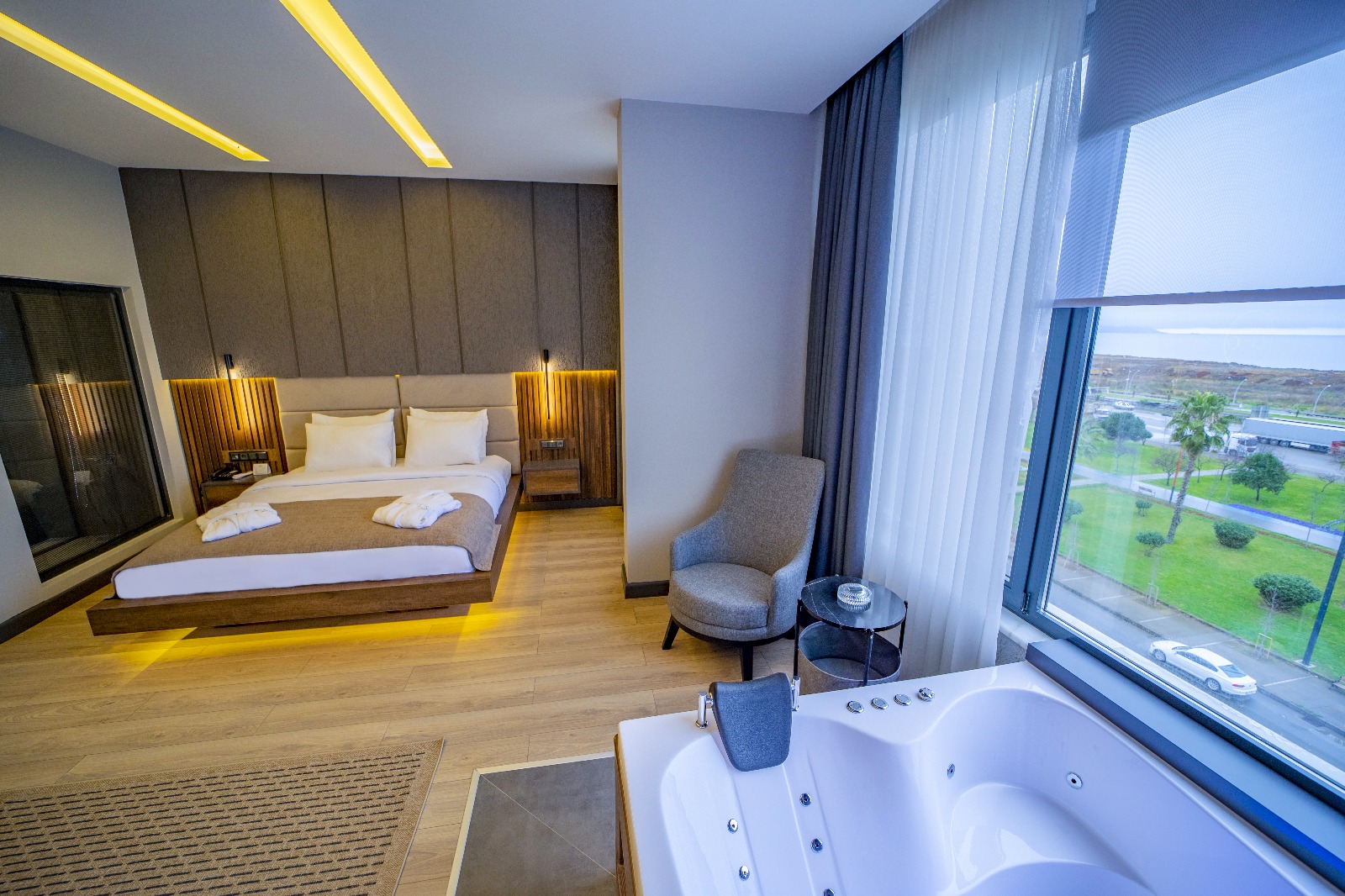 King Suite Room 24